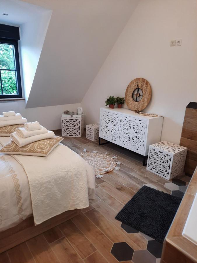 Madelaine Ranch, maison de campagne 10 personnes Le Gast Extérieur photo